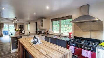 Micro-ondes, four, lave-vaisselle, cafetiĂšre/bouilloire