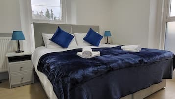 Family Room, Non Smoking | Free WiFi, bed sheets