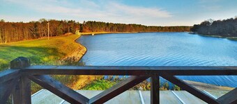 Holiday home on the lake shore, boat included