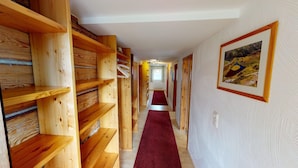 A hallway with wooden shelves, a red carpet, and a framed picture on the wall. - Chalet in Wildkogel near Ski Slopes (Neukirchen)