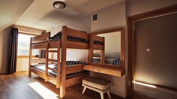 3 bedrooms, travel crib, free WiFi, bed sheets