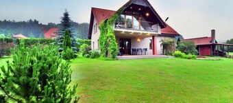 Comfortable, large holiday home with a garden