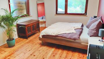 Apartment | 2 bedrooms, iron/ironing board, free WiFi, bed sheets