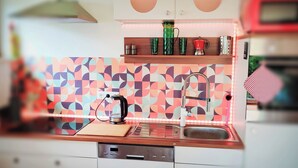 A modern kitchen with a colorful geometric backsplash, a stainless steel sink, and a built-in dishwasher. - Wellness- Hottub & Sauna- Pet Friendly- Hiking (Keutschach am See)