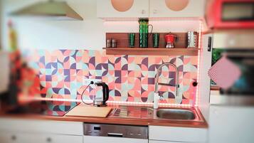 Apartment | Eigene Küche | Kühlschrank, Mikrowelle, Ofen, Herdplatte