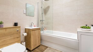 Unclassified image, 4 of 17, button - Spacious Vibrant, 2 Bedroom Flat, in the heart of Brighton and Hove (Brighton and Hove)