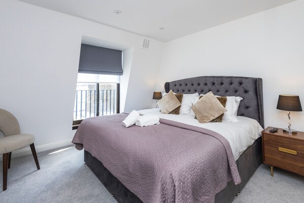 2 bedrooms, desk, iron/ironing board, travel cot