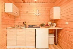Fridge, stovetop, coffee/tea maker, toaster