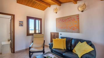 Apartamento, 3 quartos | Área de estar | TV