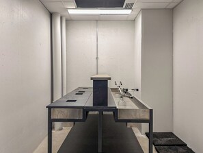 A conference room with a long table, a podium, and a projector. - Villa valoki by Interhome (Kittilä)