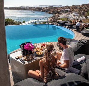 Pool - Studio 6 - Sea View, Shared Infinity Pool, Bar, Outdoor Gym, 4' from beach (C965+8J Mykonos, Greece)