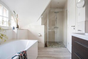 Shower, hair dryer, towels - Ferienhaus, Fuhlendorf (Fuhlendorf)