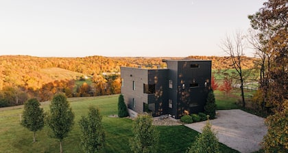 The Dwelling Apt 2 | Rooftop Terrace w/ Grill + Fire Pit!