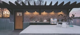 The Dwelling Apt 2 | Rooftop Terrace w/ Grill + Fire Pit!