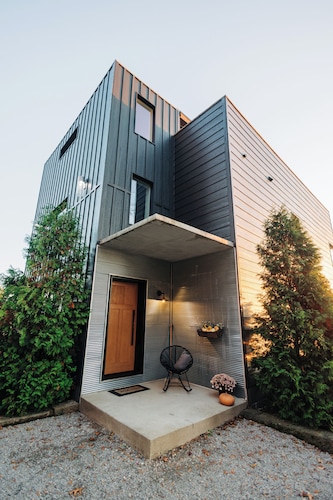 The Dwelling | Rooftop Terrace w/ VIEWS + Fire Pit!