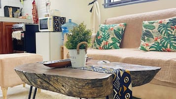 43-inch Smart TV with digital channels, Netflix, Hulu