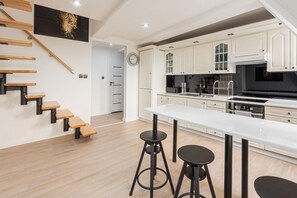 Frigorífic, forn, placa de cuina i rentaplats 