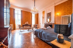 6 chambres, fer et planche à repasser, Wi-Fi gratuit, draps fournis