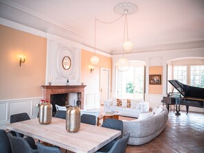 Interior - Chateau Beaudesert - Pool - Tennis court - Park (Corbarieu)