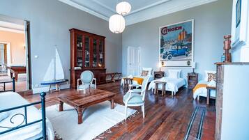 6 bedrooms, iron/ironing board, free WiFi, bed sheets