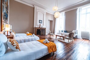 6 bedrooms, iron/ironing board, free WiFi, bed sheets - Chateau Beaudesert - Pool - Tennis court - Park (Corbarieu)