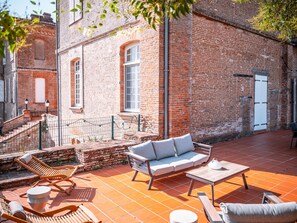 Terrace/patio - Chateau Beaudesert - Pool - Tennis court - Park (Corbarieu)