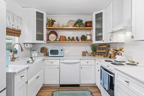 Refrigerador, horno, parrilla de estufa y lavavajillas 