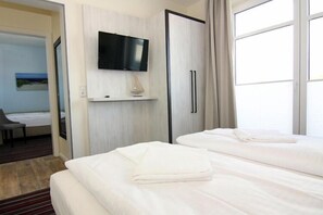 2 bedrooms, travel cot, free WiFi