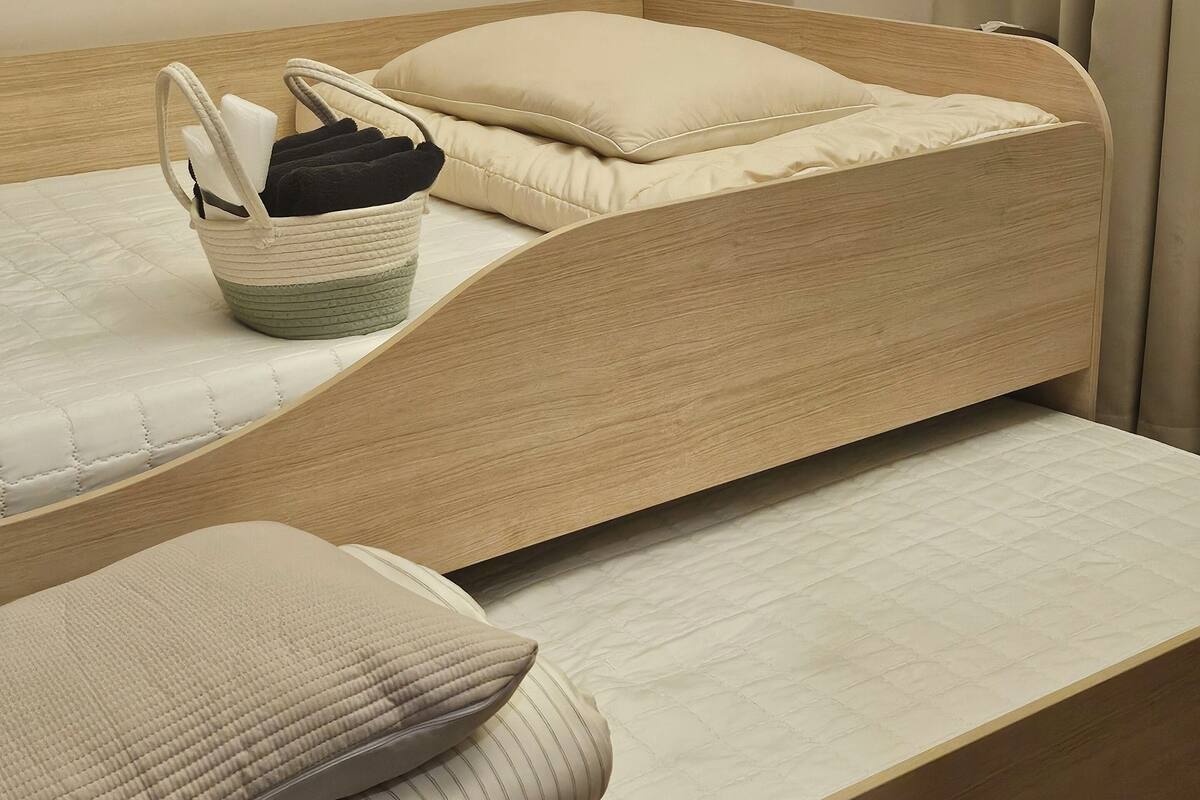 Comfort Room - 2-Tier Slide Bunk Bed, Private Bathroom, Room 110 | ملاءات للفراش لا تسبب الحساسية ومكتب ومساحة عمل للكمبيوتر المحمول