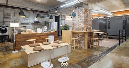 Travel Light Hostel