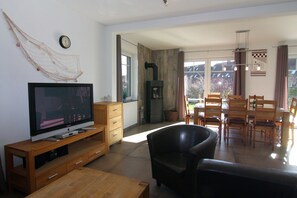 Smart TV, fireplace - Komfortables Ferienhaus in Friedrichskoog-Spitze (Friedrichskoog-Spitze)