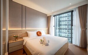 Phòng Suite Presidential, 2 phòng ngủ, quyền sử dụng Club Lounge, quang cảnh thành phố | Bộ trải giường bằng vải cotton Ai Cập, bộ đồ giường cao cấp 