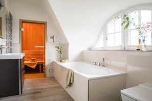 Shower, hair dryer - Ferienhaus, Fuhlendorf (Fuhlendorf)