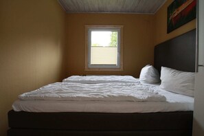 2 bedrooms, travel cot, free WiFi