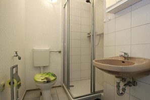 Shower, towels