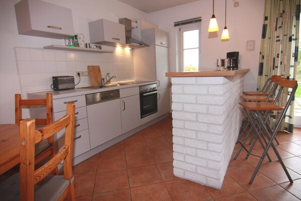 Frigorifero, forno, piano cottura, lavastoviglie
