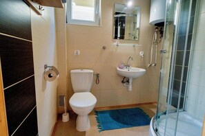 Een douche, handdoeken