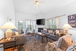 Smart TV, DVD player, books - Lakeview Penthouse Condo with Sunroom & Amenities (Branson)