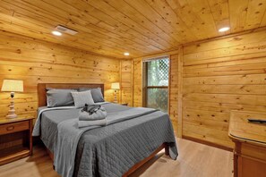 3 bedrooms, desk, iron/ironing board, travel crib