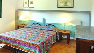3 bedrooms, travel crib, WiFi (free)