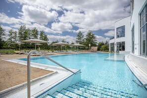 Una piscina cubierta