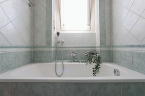 Apartment | Bathroom - Casa Torricelli in zona Crocetta by Wonderful Italy (Turin)