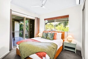 2 habitaciones, tabla de planchar con plancha y cuna de viaje 