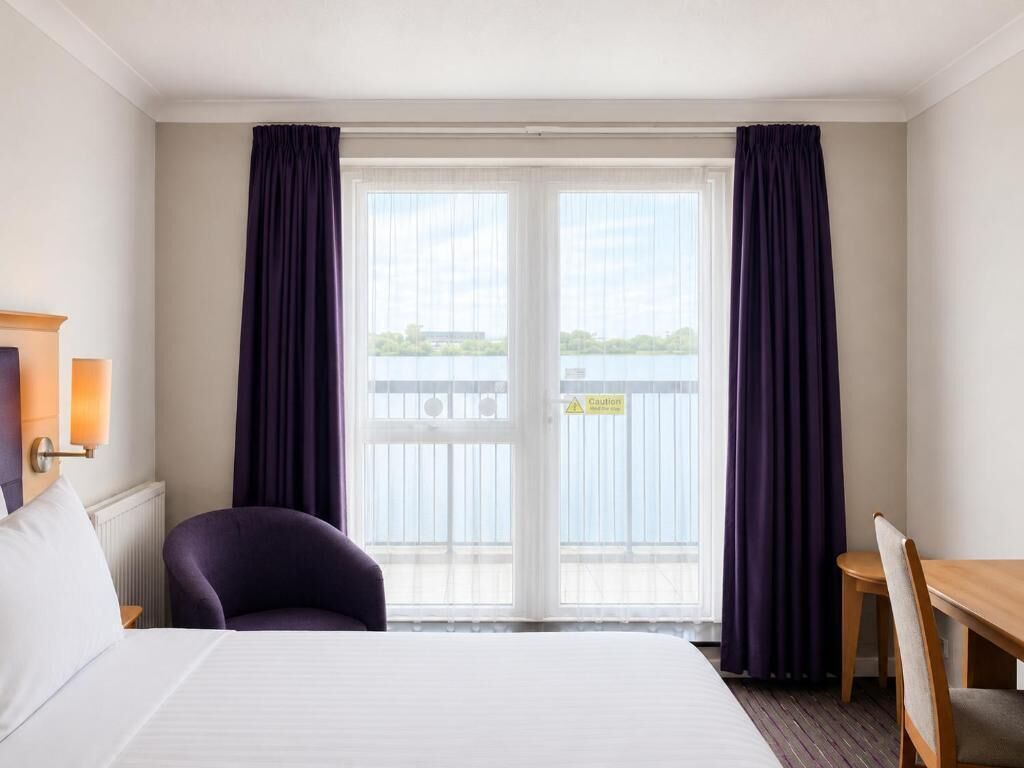 Desk, WiFi (free), bed sheets