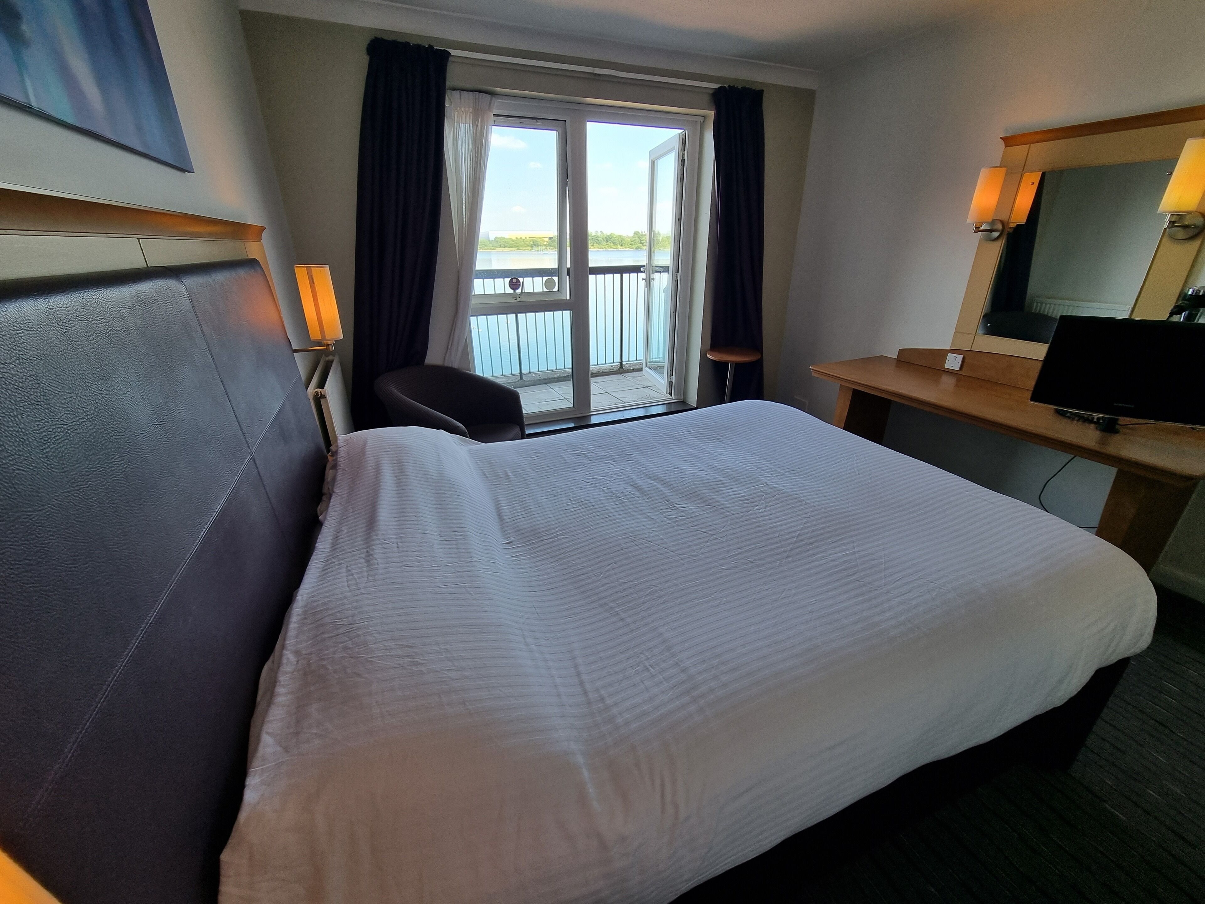 Desk, WiFi (free), bed sheets