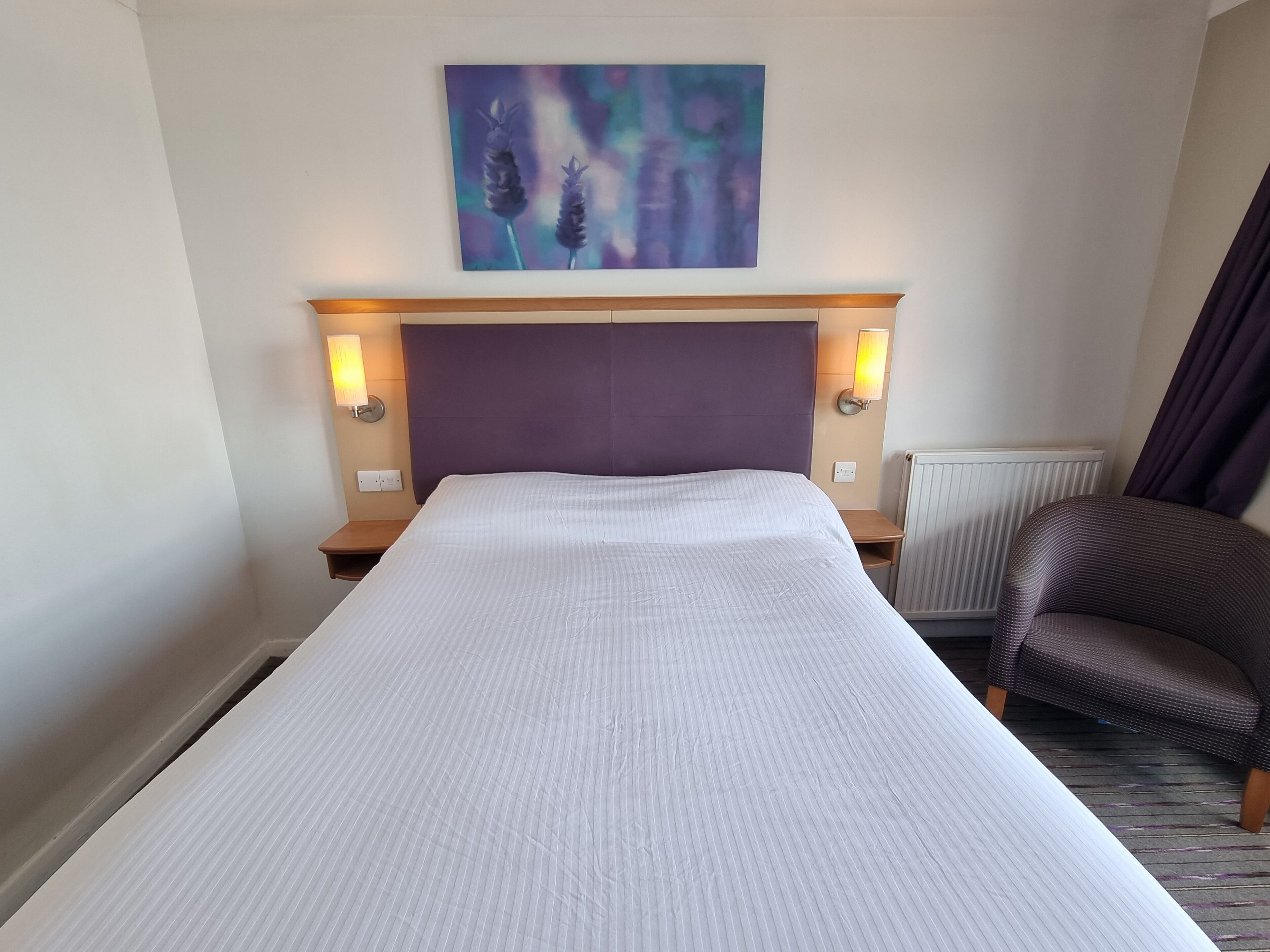Desk, WiFi (free), bed sheets