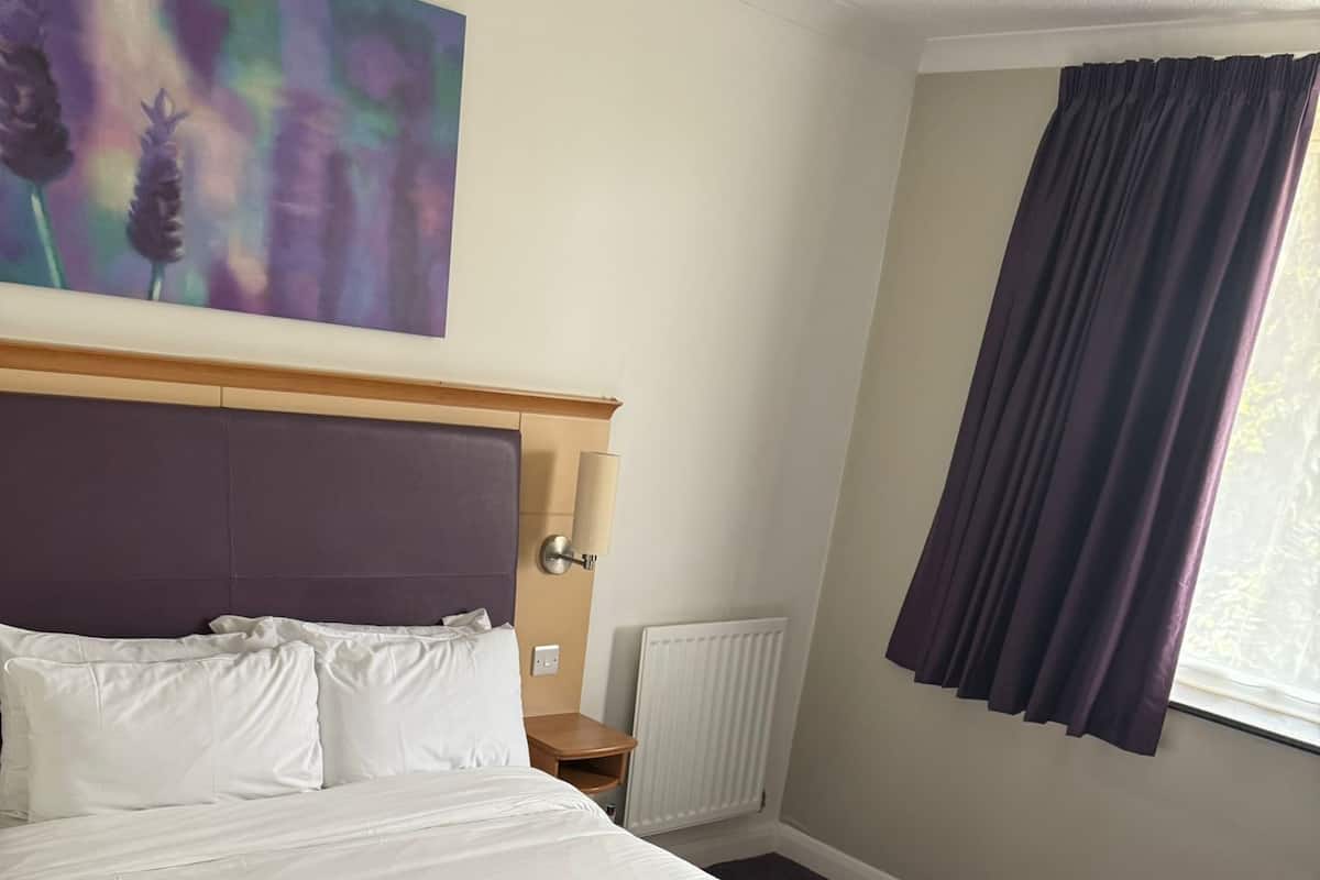 1 bedroom, desk, free WiFi, bed sheets