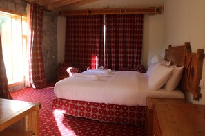 Executive kamer, 1 twee- of 2 eenpersoonsbedden | Een bureau, gratis wifi