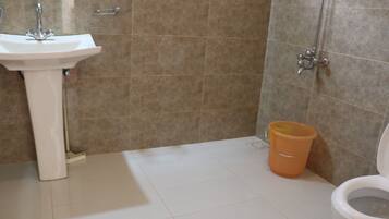 Executive Double or Twin Room | Bathroom