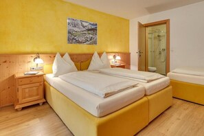 2 bedrooms, travel cot, free WiFi